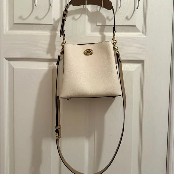 Elegant Coach Cream Bag - Picture 2 of 6